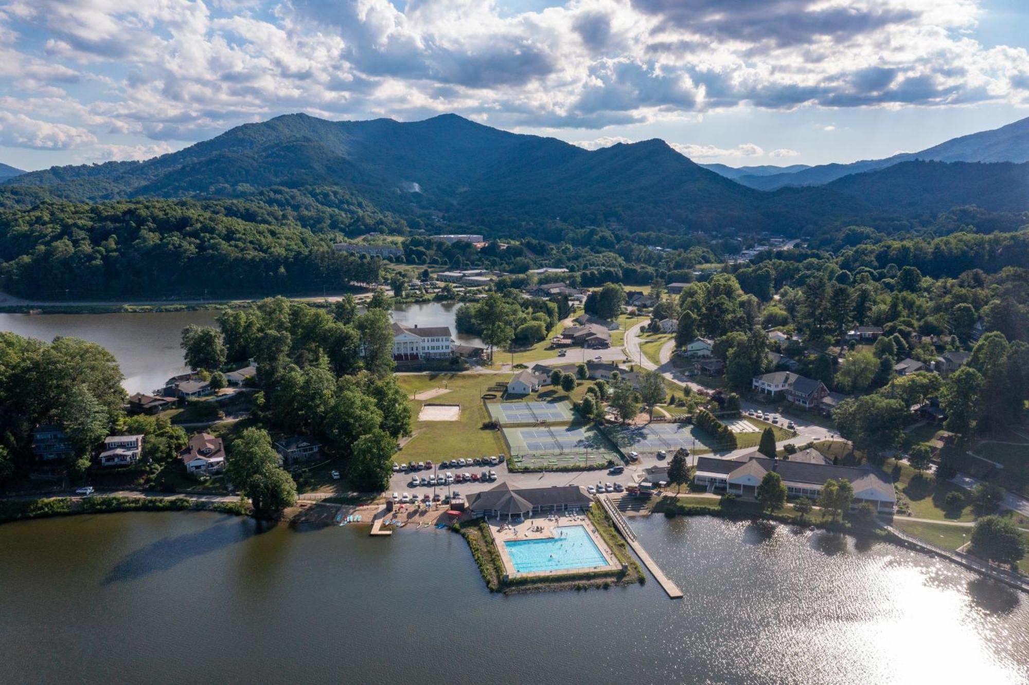 Lake Junaluska English Roses מראה חיצוני תמונה